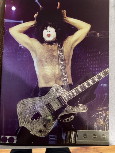 KISS Alive Worldwide Photo Special Magazine #1 English Edition 1998 - Picture 7 of 12