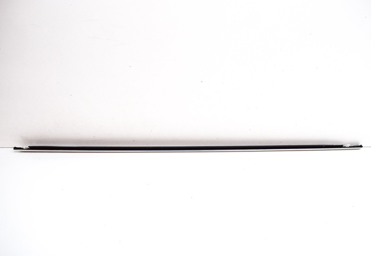 VOLVO XC90 MK2 T8 Front Right Door Window Molding 31479470 2.0 H 
