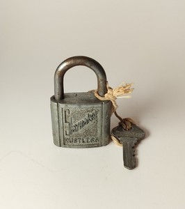 VTG 2 1/4" Slaymaker Rustless Metal Padlock Working w/Original Key No.902 USA