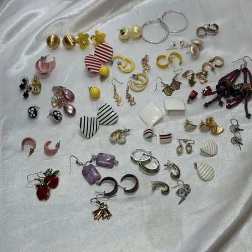 Lot Of 41 Pairs Of Earrings Costume Estate Jewelry Vintage To Modern