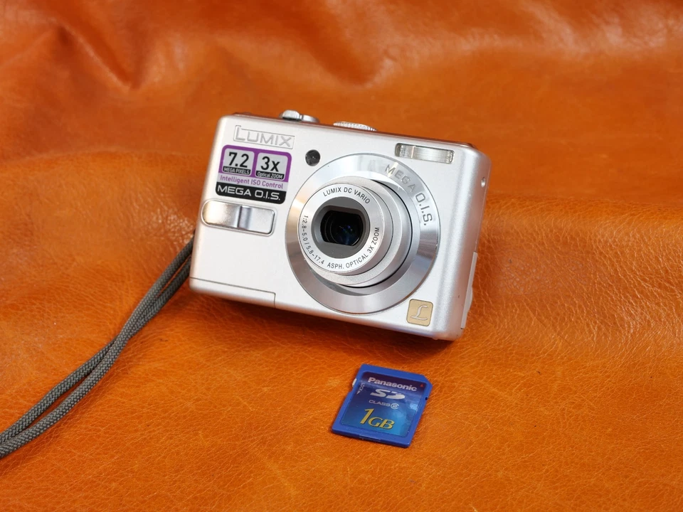 Panasonic Lumix DMC-LS70 Digital Compact Camera 7.2MP Silver, photo 1 of 5