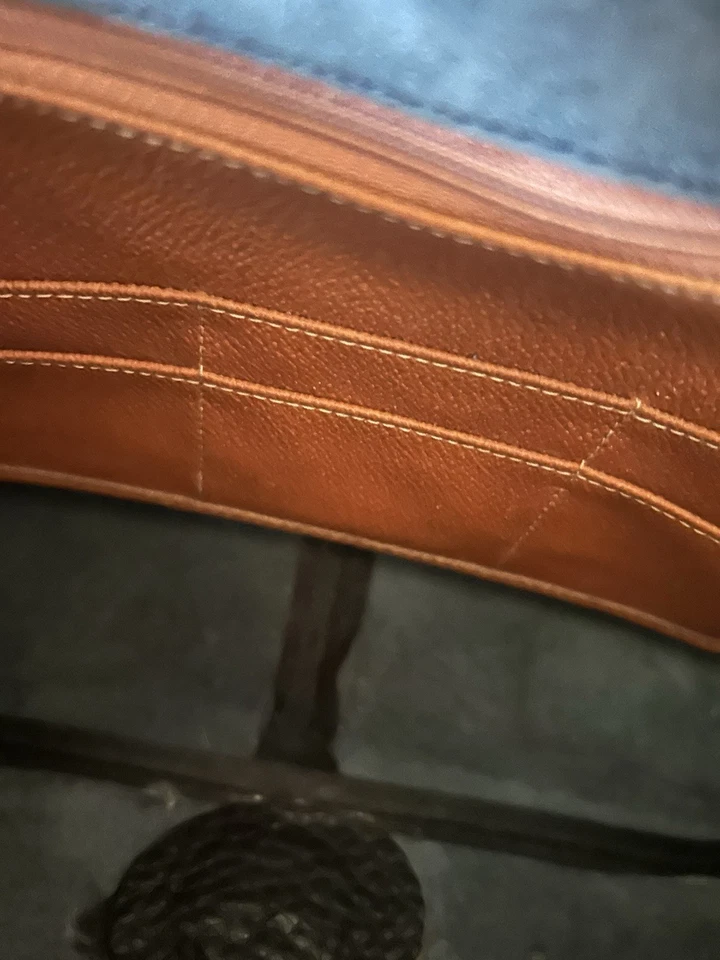 Vintage Dooney & Bourke Large Messenger Bag. Made In USA - Image 4 of 4