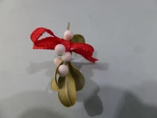 Christmas Mistletoe dollhouse miniatures Gailslittlestuff