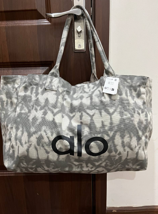 NWT 2026 Large Alo Yoga Gray Tie Dye Canvas Tote Bag Gym Travel