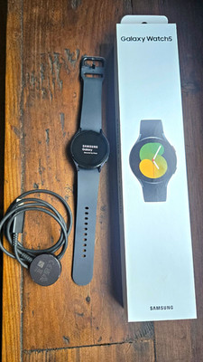 Samsung Galaxy Watch5 40mm Schwarz Fitness Tracker Android mit Ladekabel OVP