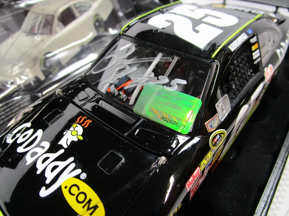 RCCA ELITE 1/24 AUTOGRAFIADO BRAD KESELOWSKI 2008 GO DADDY #25 CHEVY IMPALA SS Foto 4 de 4