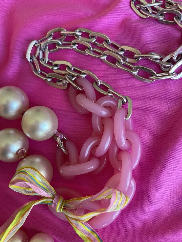 Tarina Tarantino Vintage Barbie Superstar GRANDE Rosa Cadena Perla Collar Largo Foto 3 de 4