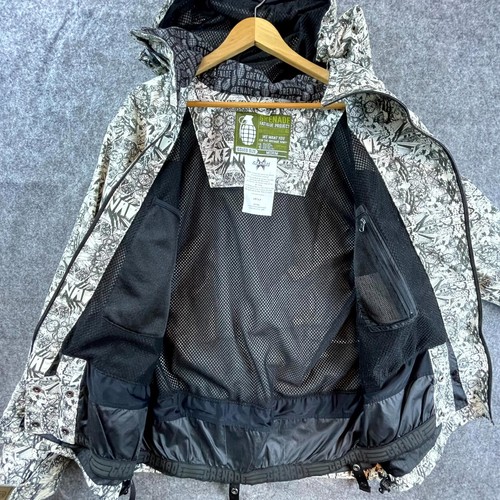 Grenade Fatigue Project Ski Jacket M White Black Hood Sketch Graffiti Snowboard - Picture 4 of 12
