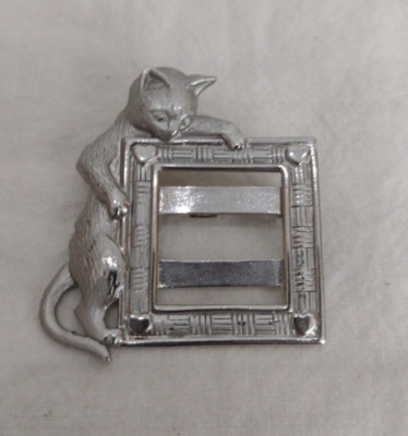 Vintage Cat portrait picture frame Brooch Pin Signed  JJ  jonette jewelry