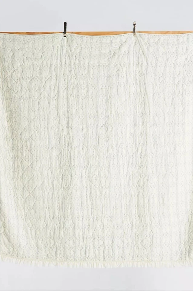 Anthropologie Elsa 棉绒布拼布被子柔软天灰色象牙色女王全新带标签 — 第 4/4 张图片