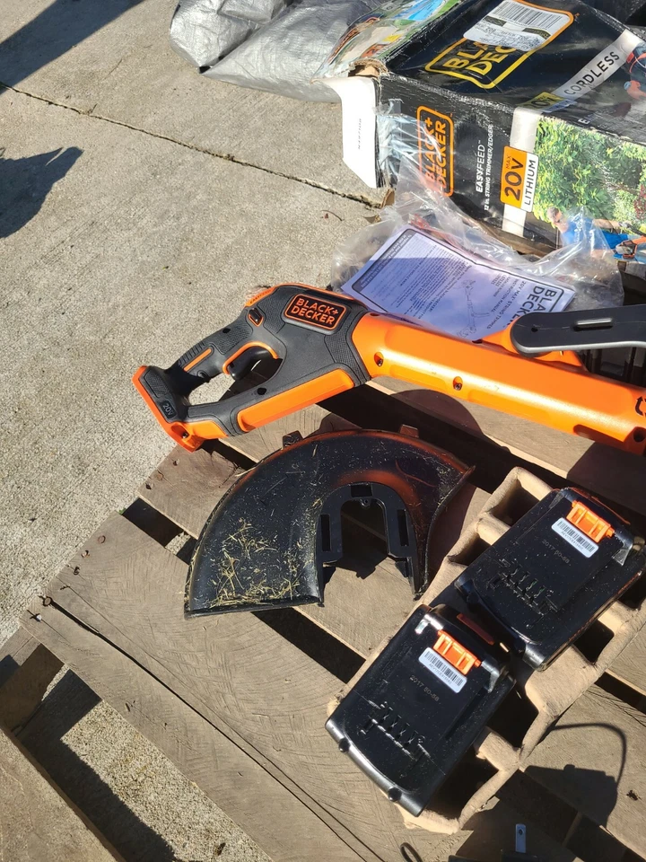 BLACK DECKER LSTE523 Black Orange 20V MAX Lightweight String Trimmer Edger - Image 3 of 4