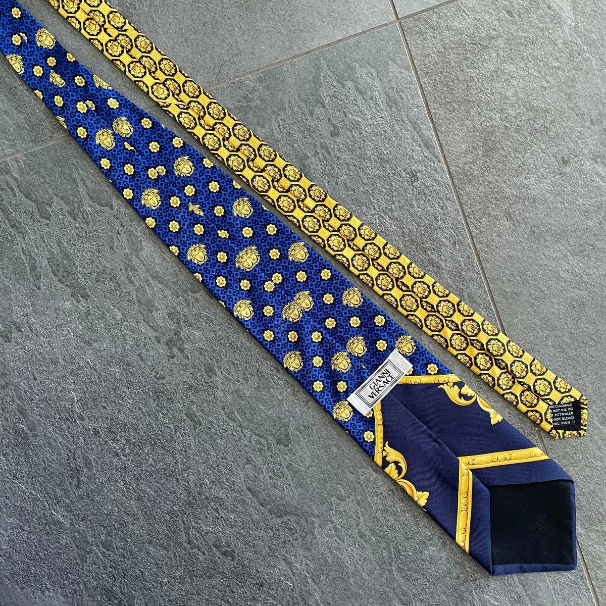 VERSACE GIANNI VERSACE ネクタイ 青 GIANNI VERSACE ヴェルサーチ ネクタイ メデューサ 青 黒 - メルカリ