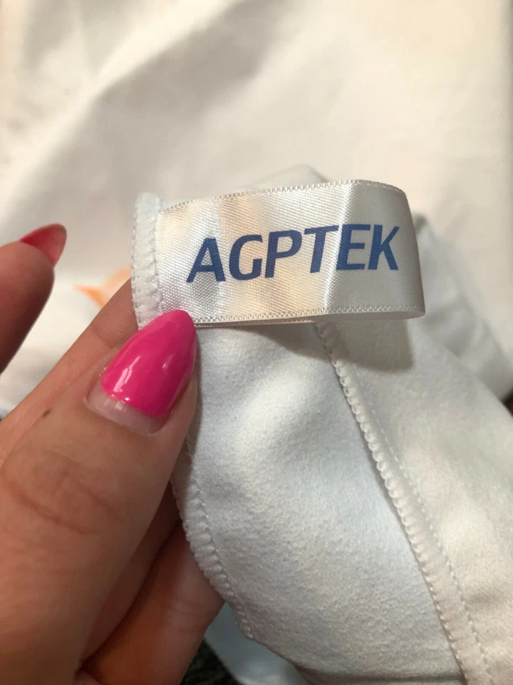 AGPTEK Microfiber Beach Travel Towel Quick Dry Sand-Free Size 68”x30” + Pouch - Image 2 of 4