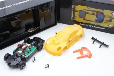 Entlackter Carrera Hybrid Porsche 911 GT3 zur Umsetzung eigener Designs