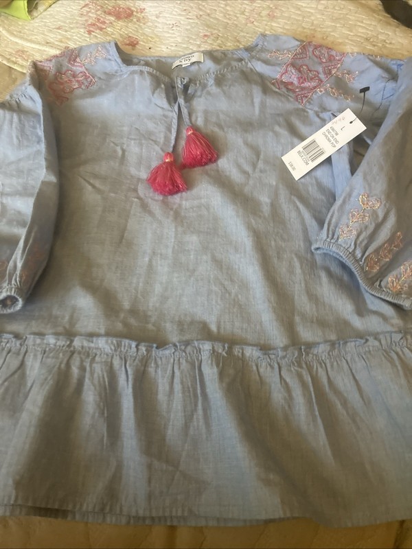 Crown & Ivy Girls Size L Cute Spring Top