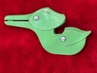 Vintage 1950s green Plastic Duck Baby Blanket Clip Crib Stroller Holder Secure — photo 3