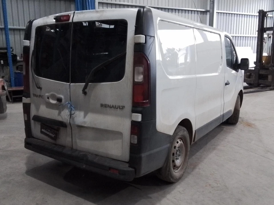 RENAULT TRAFIC AIR CLEANER DUCT/HOS X82, 01/15 - image 3 of 4