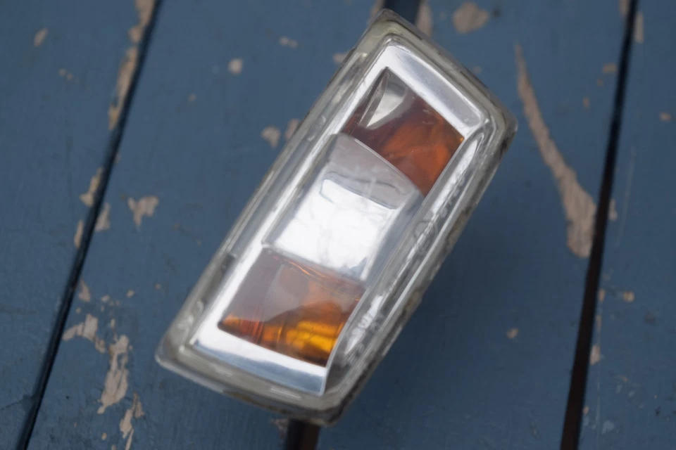 OEM 2011 2012 2013 Buick Regal Front Right Passenger Turn Signal Light - Image 3 of 4