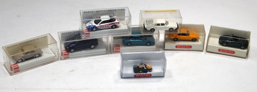 Lote de (6) Busch, vehículos de senderismo montando cortadora de césped, policía, VW, Audi, etc. HO 1/87