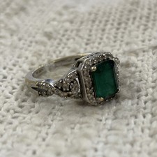 Sun Silver Toned Rectangular Green Gem Ring Size 7