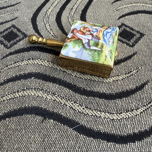 Vintage Snuff Box Pill Box Brass with Handle Porcelain Lid Victorian Couple - Picture 4 of 9