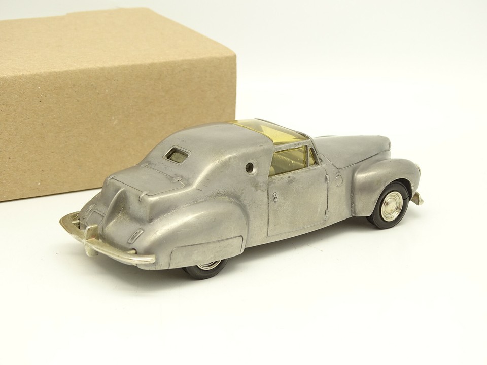 Kit métal monté Renault Vivaquatre CJM 1/43