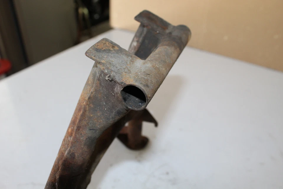 Honda V45 Interceptor VF750F 1983 OEM soporte principal central Foto 4 de 4