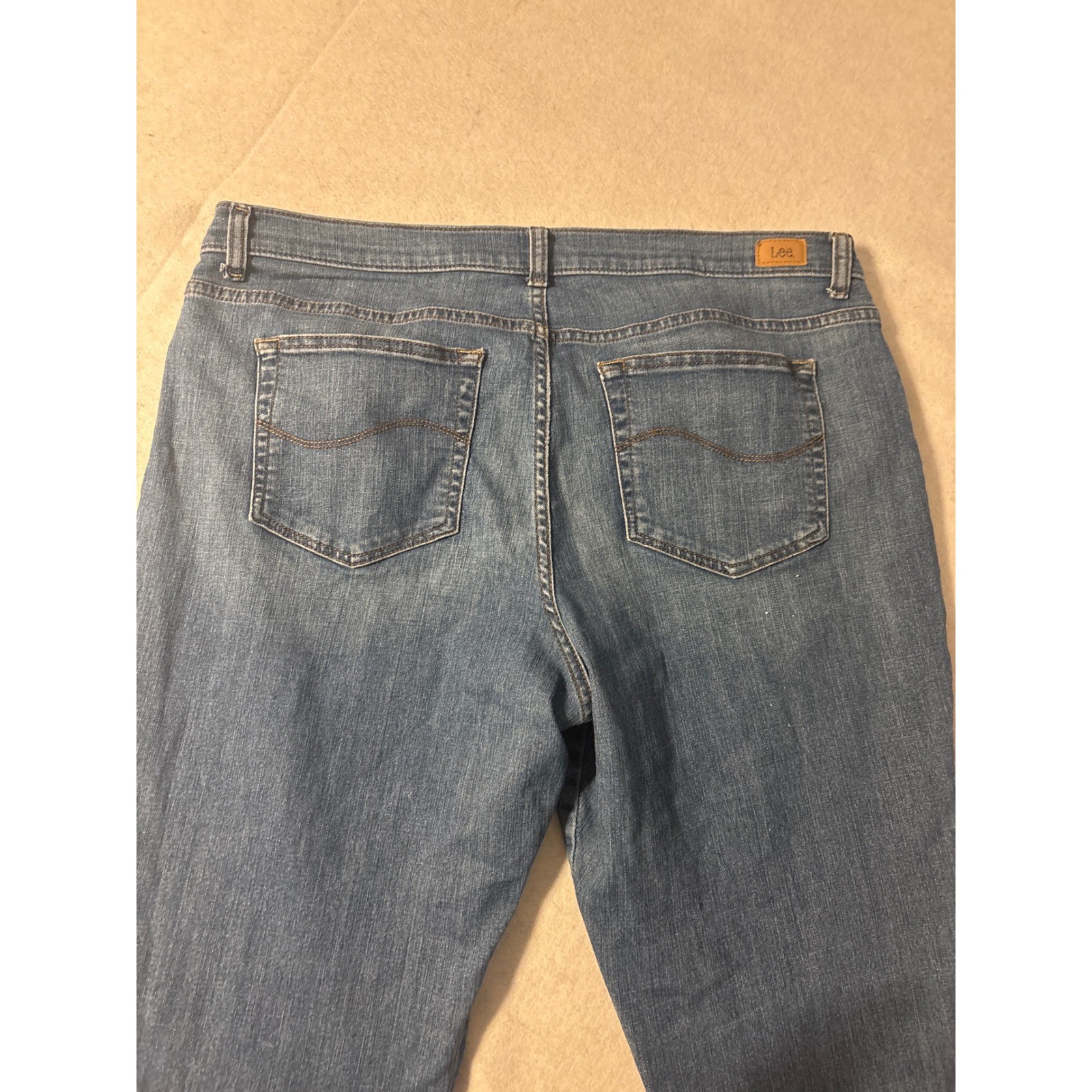 Lee Straight Leg Jeans Womens 18 Medium Wash Blue Denim Mid Rise Classic 38x28 thumbnail 12