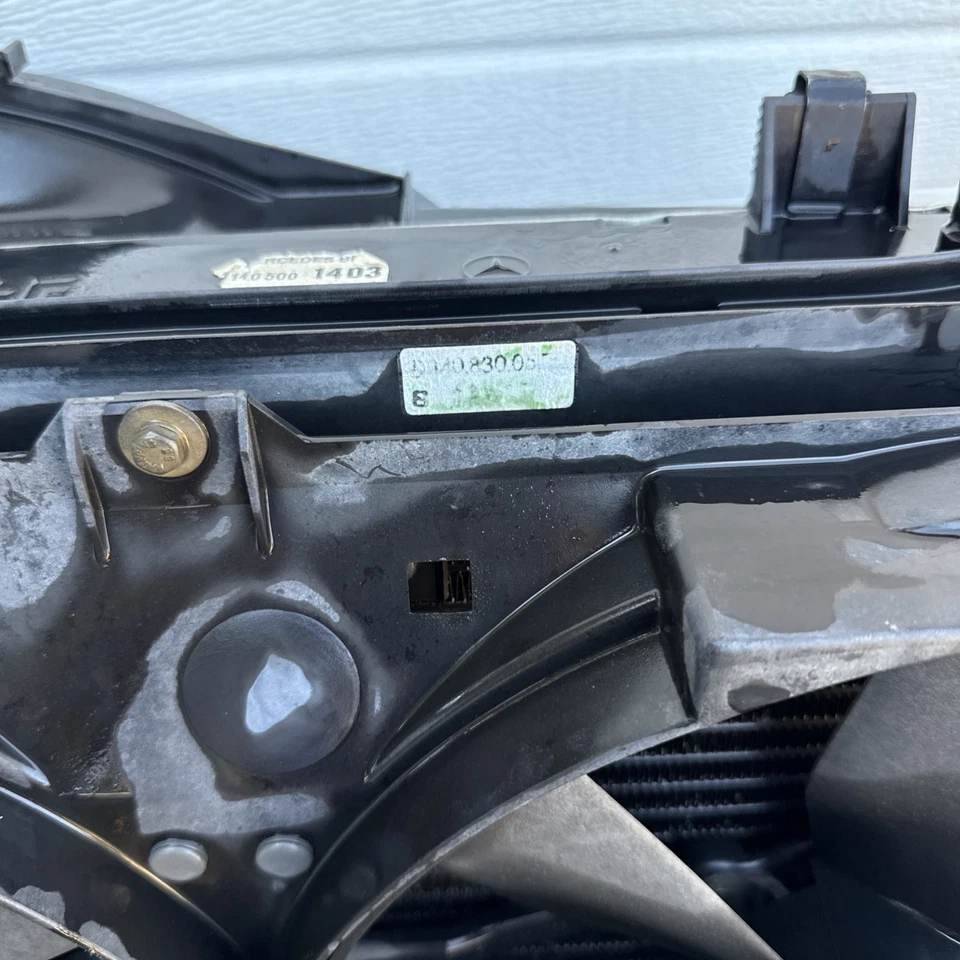 92-99 Mercedes W140 S500 400SEL AC Air A/C Condenser Cooler w/Fan 1408300570 OEM - Image 2 of 4