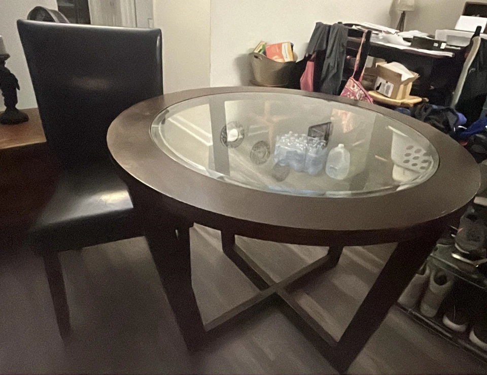 Mesa de madera de vidrio para comedor o sala de entretenimiento Foto 2 de 2