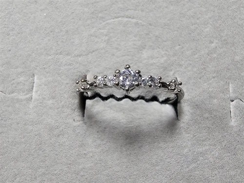 GRANDMA GRABE'S BEAUTIFUL VINTAGE STERLING SILVER CZ .95G RING SIZE 7