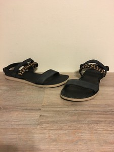 ugg elin sandals