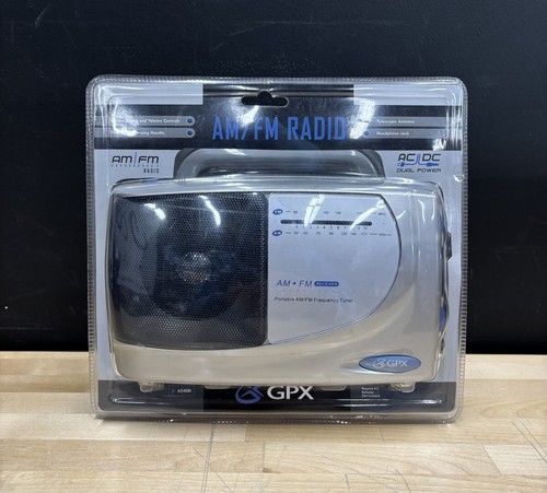 Vintage GPX A340BIW / A340 BIW Portable AM/FM 2-Band Radio BRAND NEW Old Stock - Picture 1 of 12
