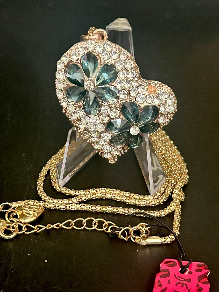 Ожерелье Betsey Johnson со стразами в виде пухлого сердца с голубыми цветами розовое золото 30 дюймов - Изображение 3 из 4