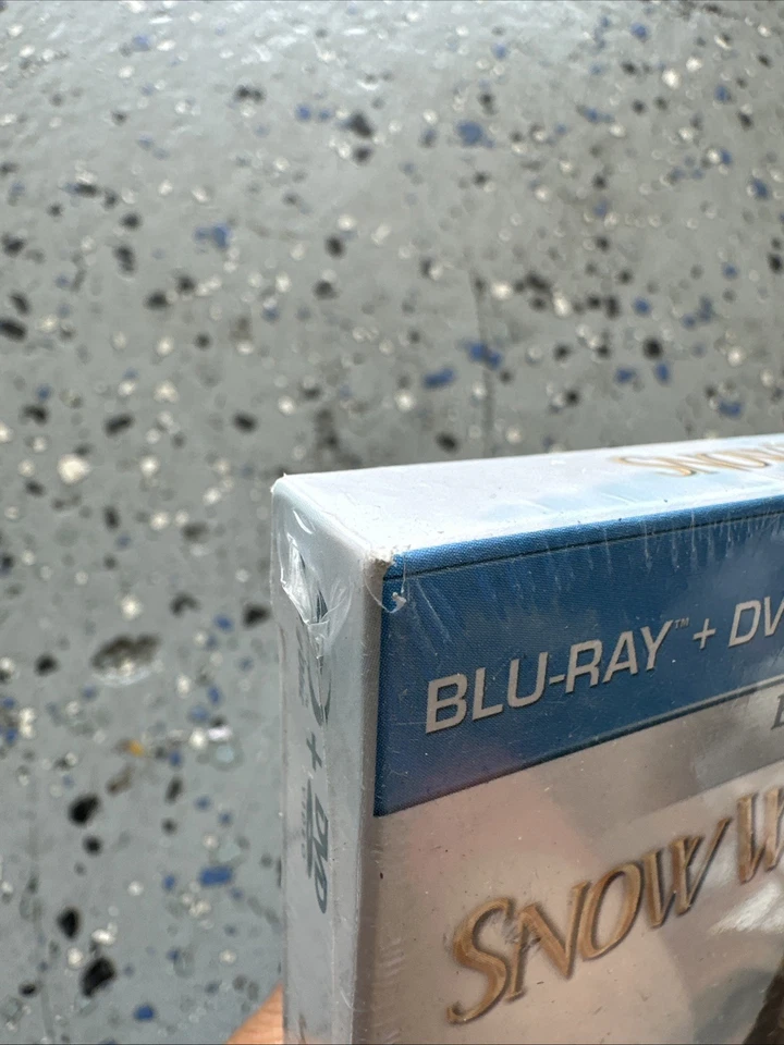 Snow White & The Huntsman (Blu-ray, DVD, 2012) New Target Exclusive Extended - Image 4 of 4