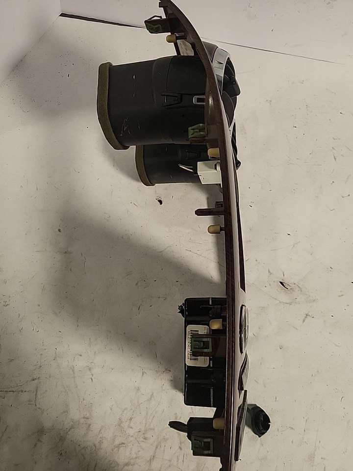 2005 - 2008 Ford Taurus X Radio Stereo Climate Control Dash Trim Bezel. R4 - Image 2 of 4