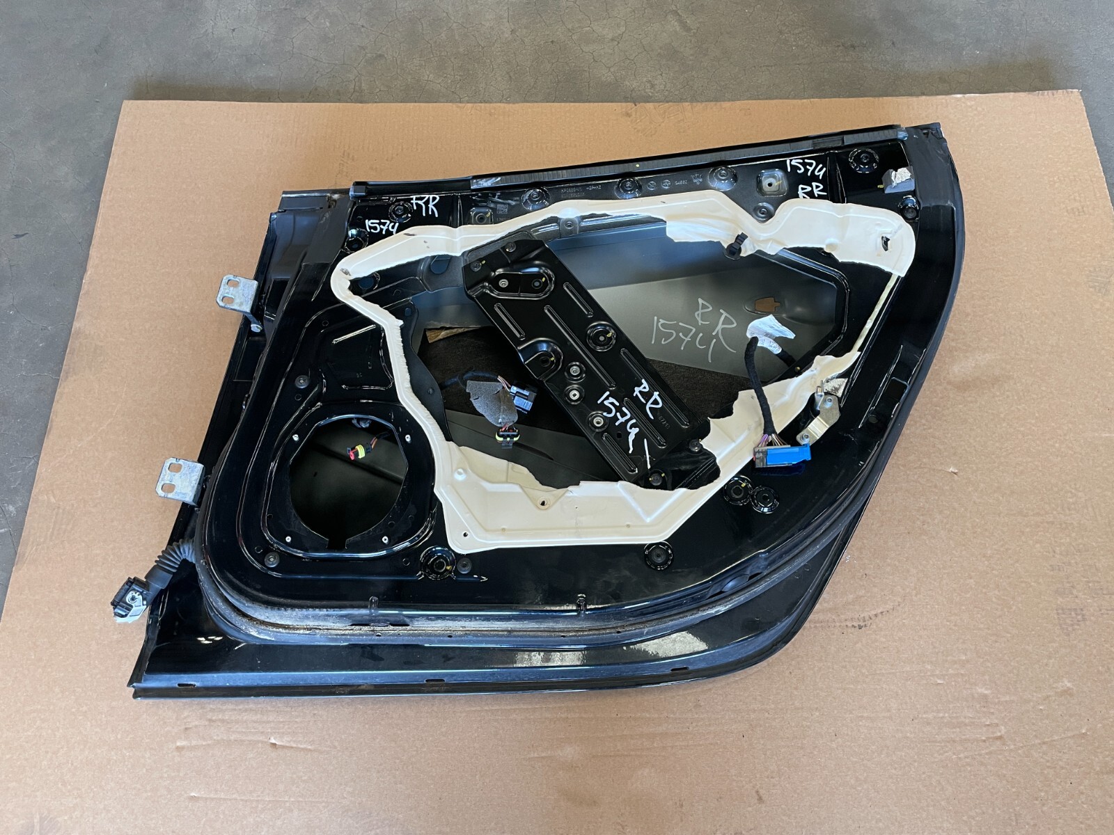 14-17 Maserati Quattroporte GTS Rear Right Exterior Door Shell Black 1574 OEM