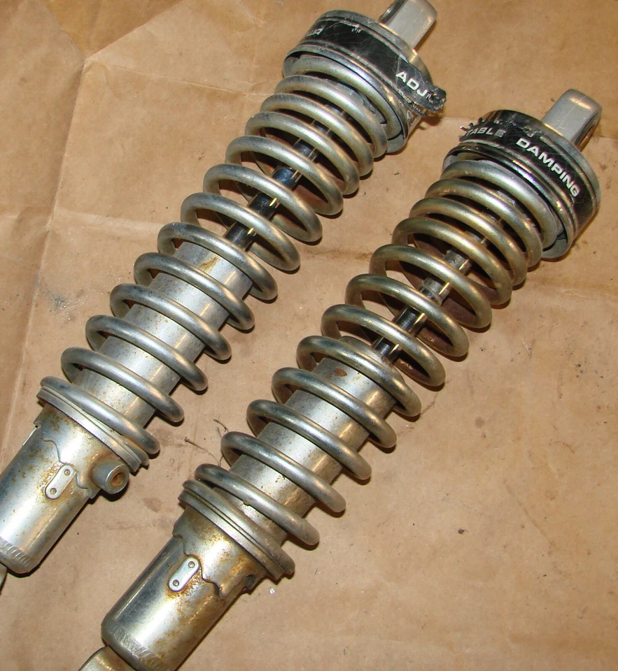 CONJUNTO DE AMORTECEDORES TRASEIROS SHOWA -------- 1981 1982 1983 SUZUKI GS650G GS650 - Imagem 3 de 3