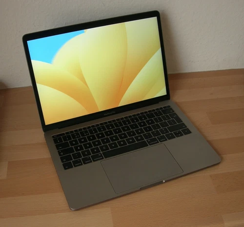 Apple MacBook Pro 13in A1708 2.3 Core i5 250GB SSD 16GB RAM 2017