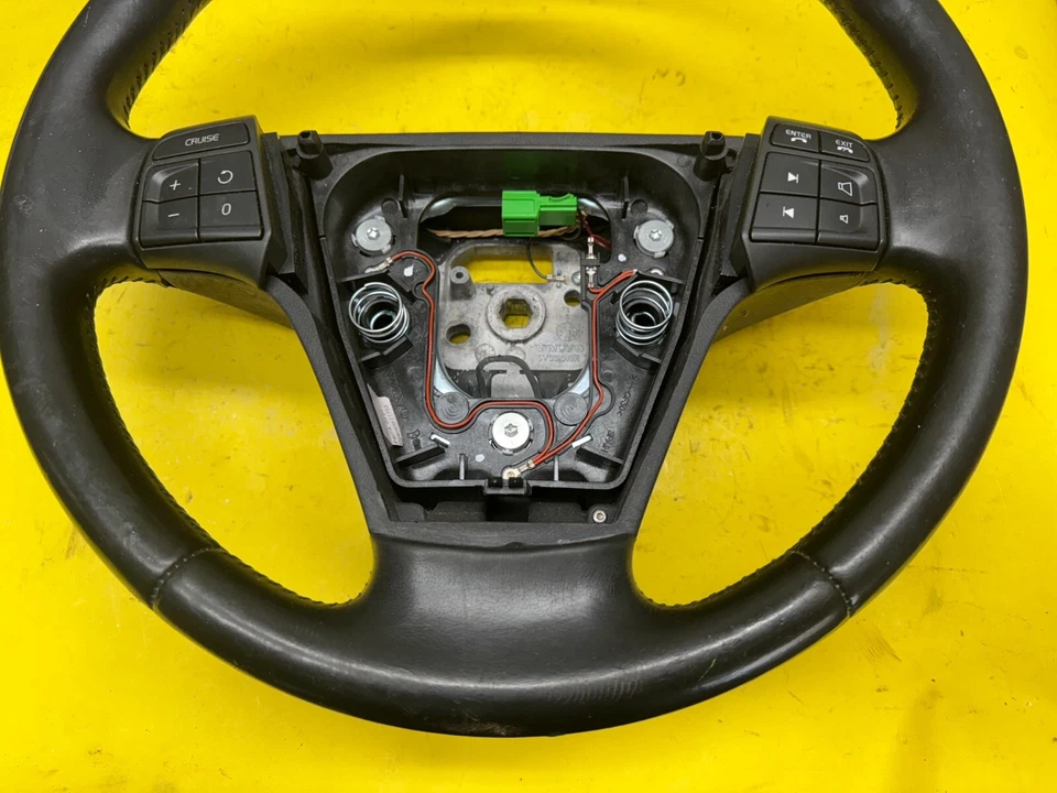 Volante del conductor Volvo C70 2007-2013 con interruptor de control de crucero OEM Foto 2 de 4