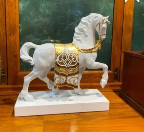 Lladro A Regal Steed Sculpture In Perfect as new condition! Stunning Piece!