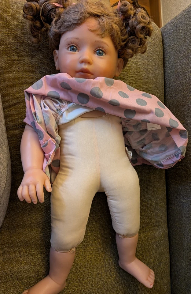 Ashton-Drake Künstler-/Sammlerpuppe /Mayra Garza  "Picture Perfect Avery"  55 cm - Bild 3 von 4