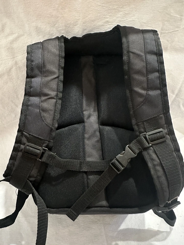 Case Logic Camera Bag Backpack 15” for Nikon, Canon, Sony + other DSLR Camera's - Image 2 of 4