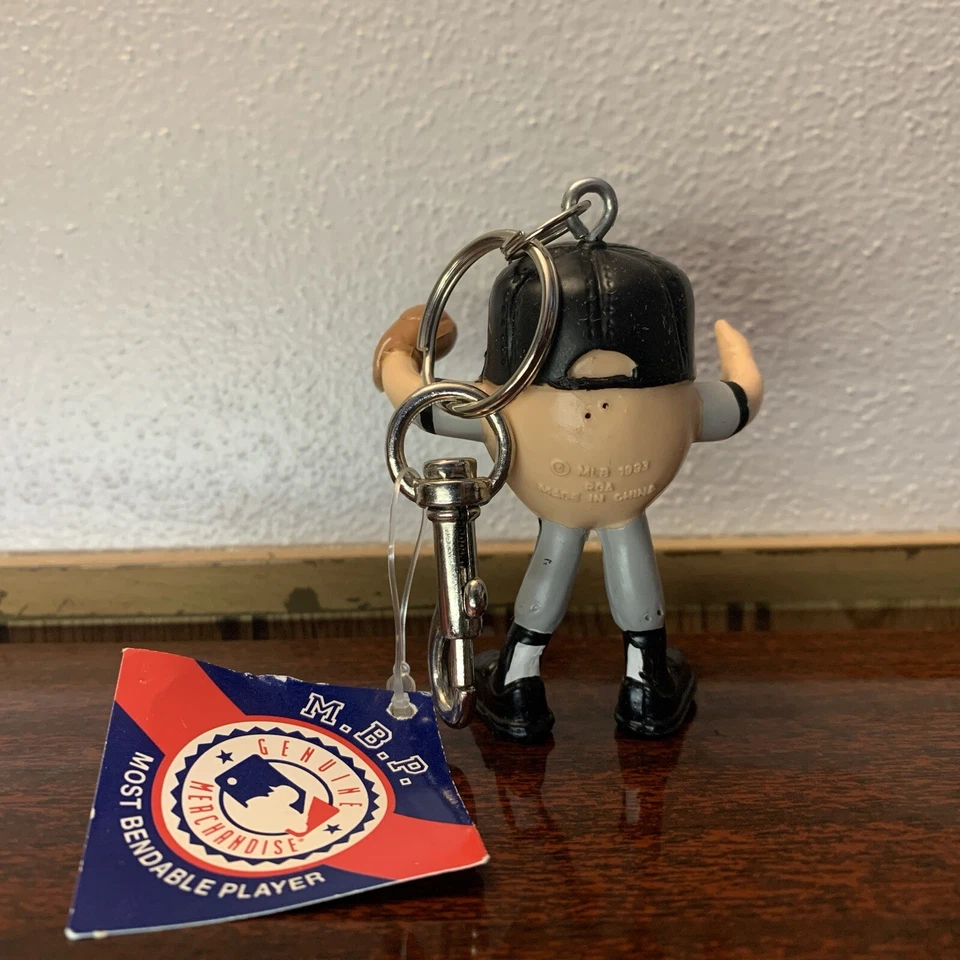 Vintage Chicago White Sox MBP (Most Bendable Player) key chain figurine, 1993 - Image 3 of 4