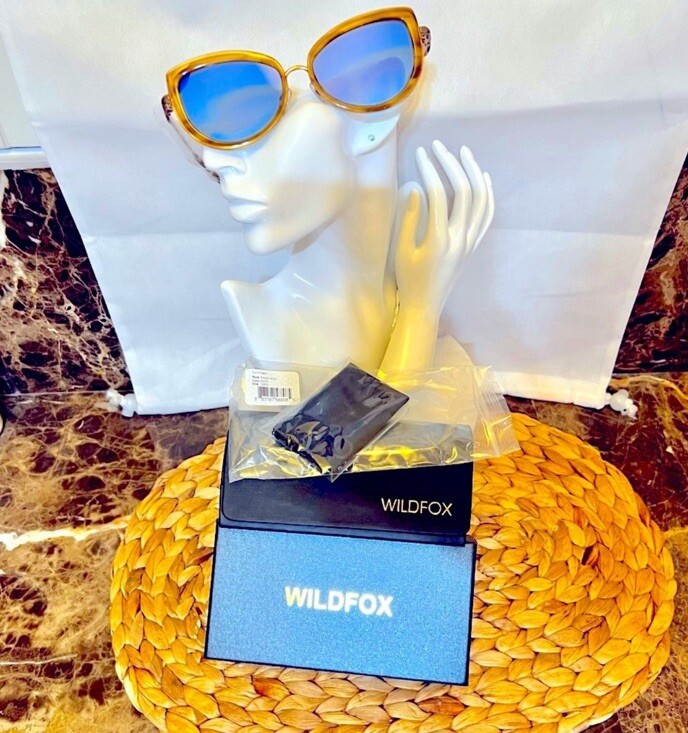 Wildfox:CHATON-Cat Eye Sunglasses-Antique Gold+Hard Heart Case+Cloth-NWT in Box Womens Exaggerated Translucent Cat Eye Sunglasses Color  main image 3