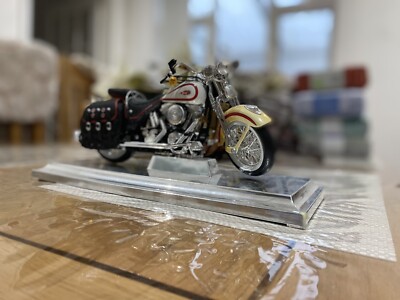 Harley Davidson Heritage Springer 1:10 Modell