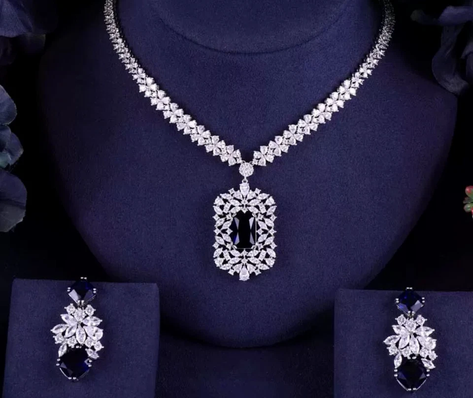 Precioso conjunto de aretes collar zafiro azul enchapado en oro blanco de 18 quilates creado en laboratorio Foto 2 de 4