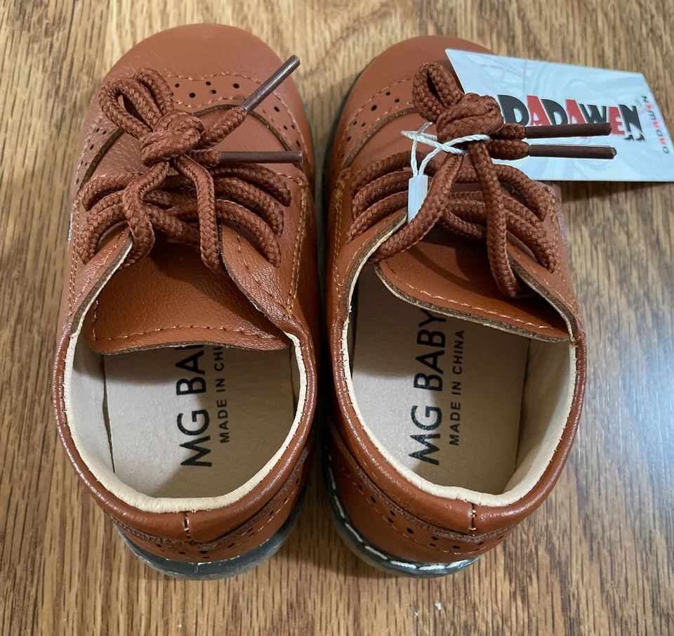 Sapatos sociais infantis masculinos de couro macio com cadarço marrom tamanho 6M - Imagem 3 de 4