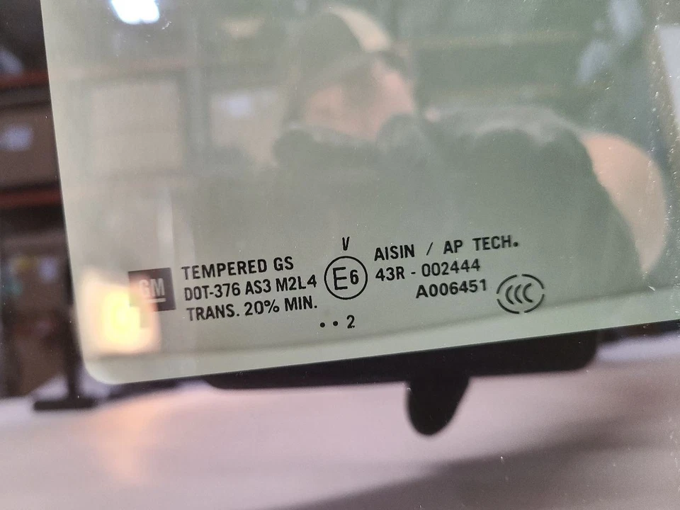 2007 2008 2009 2010 2011 2012 2013 2014 CADILLAC ESCALADE Roof Glass Foto 2 de 4