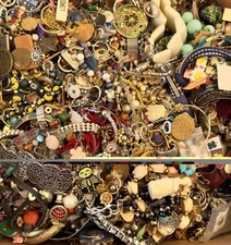 MIXED JEWELRY LOT CRAFT REPAIR, RESELL, REPURPOSE, VINTAGE TO NOW! 20 POUNDS